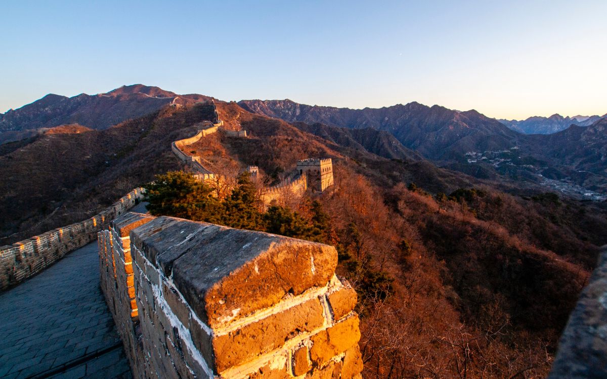 How far is the Great Wall from Beijing Airport (PEK)