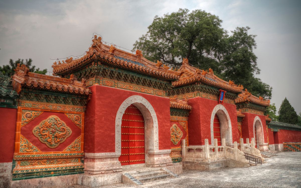 Explore the Best Parks in Beijing–Jingshan Park And Beihai Park