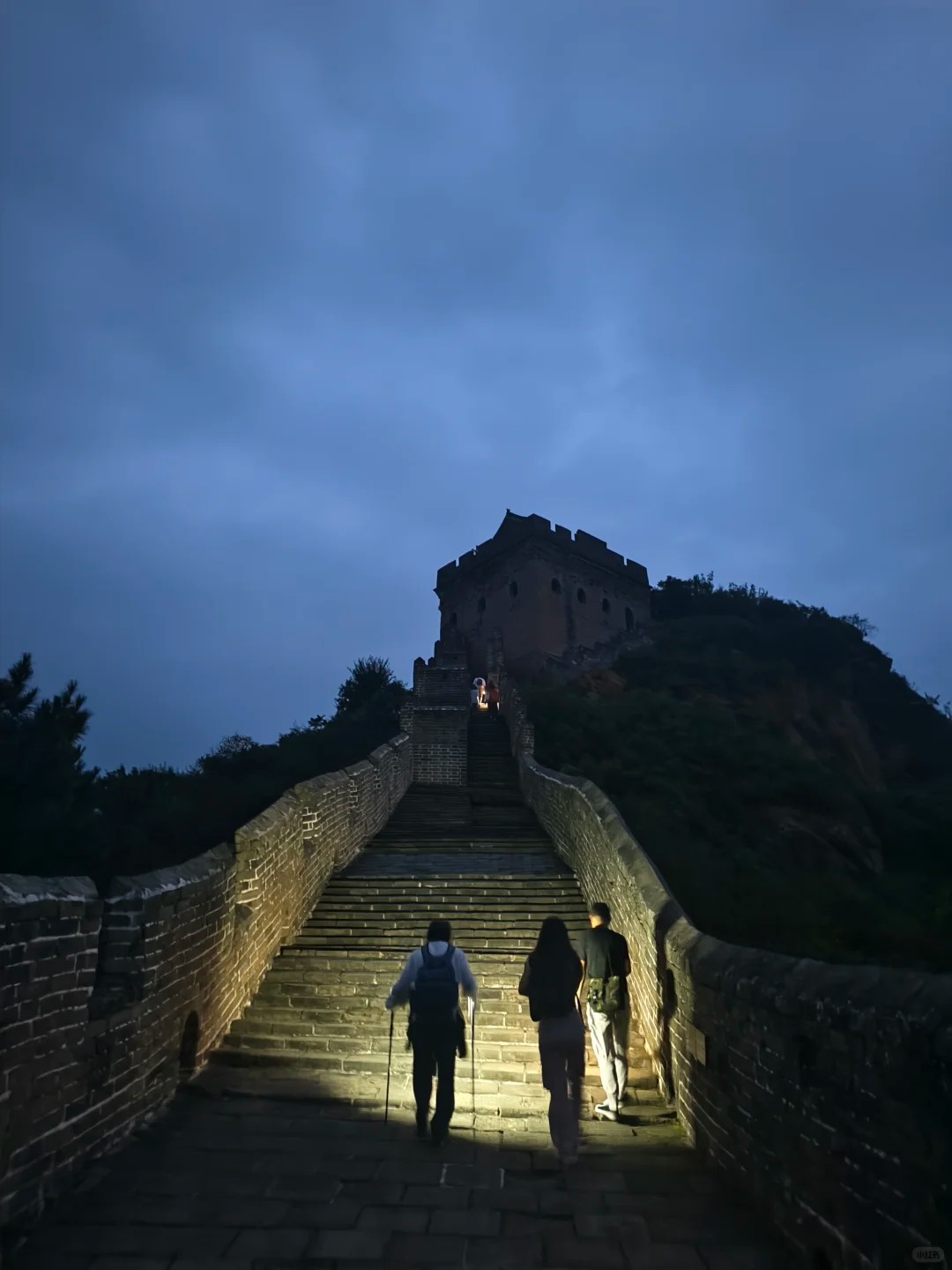 3:00 AM hotel pickup for the Great Wall?

Yes — sometimes that’s exactly what the trip requires.

This week, three travellers left their Beijing hotel at 3:00 AM for sunrise at Jinshanling.

Tickets were prepared in advance.
The driver details were confirmed the day before.
And when they arrived, they could focus on one thing:

Watching the Great Wall slowly appear with the morning light.

A sunrise trip sounds simple.

But the difference is in the preparation — departure time, driving time, entrance arrangements and making sure nothing important is being figured out at 4:30 in the morning.

For some experiences in China, the early alarm is absolutely worth it.

Private China travel, made simple.

#Jinshanling #GreatWallSunrise #GreatWallOfChina